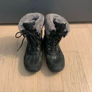UGG Adirondack boots in black womens 8